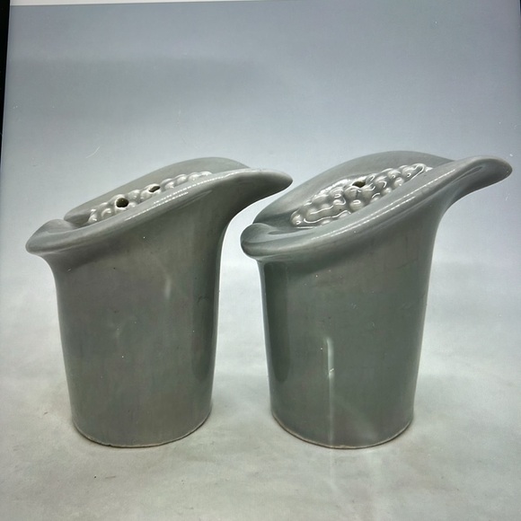 Vintage MCM Ceramic Calla Lily Salt & Pepper Shaker Set - Picture 5 of 12